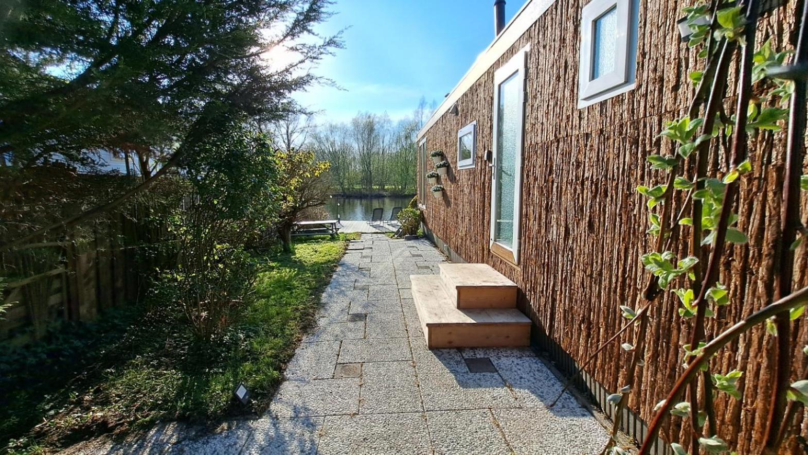 Het Witte Chalet Aan Het Water Van Monumentaal Fort Ooltgensplaat Kültér fotó